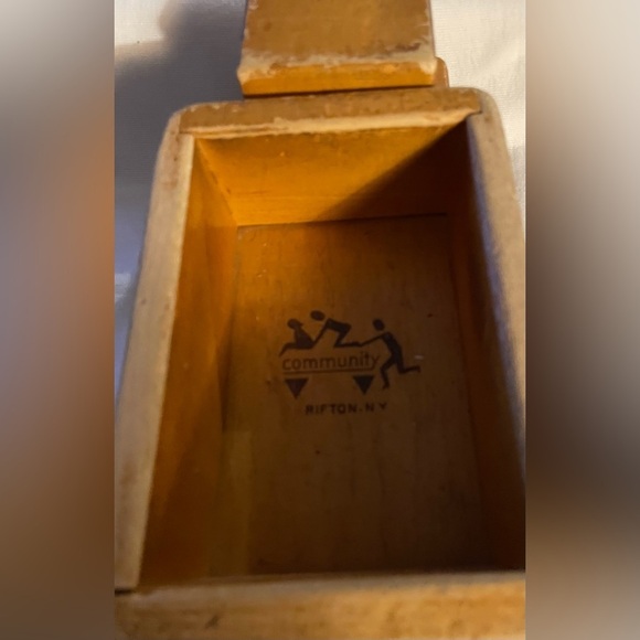 Vintage Community Playthings Rifton NY
Wooden Small dump truck Used - Picture 3 of 9